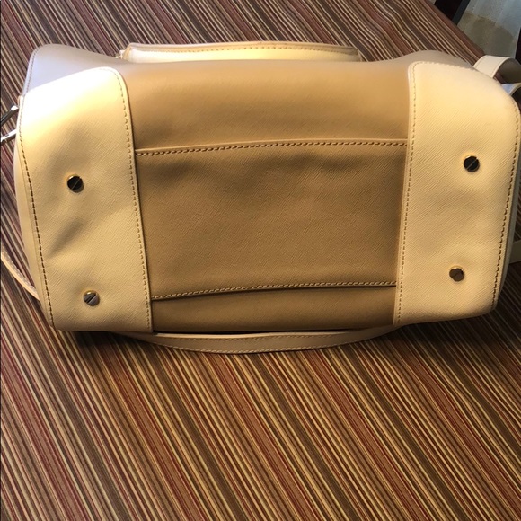 Barely used Tory Burch Robinson satchel bag - Picture 6 of 14